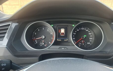 Volkswagen Tiguan II, 2019 год, 2 200 000 рублей, 10 фотография