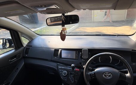 Toyota ISis I, 2011 год, 1 150 000 рублей, 3 фотография