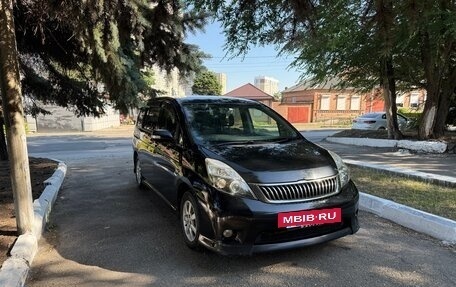 Toyota ISis I, 2011 год, 1 150 000 рублей, 2 фотография