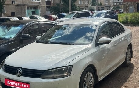 Volkswagen Jetta VI, 2013 год, 650 000 рублей, 2 фотография