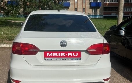 Volkswagen Jetta VI, 2013 год, 650 000 рублей, 3 фотография