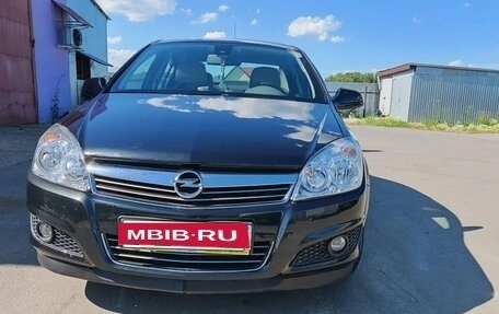 Opel Astra H, 2011 год, 850 000 рублей, 1 фотография