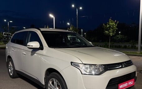 Mitsubishi Outlander III рестайлинг 3, 2013 год, 1 100 000 рублей, 1 фотография