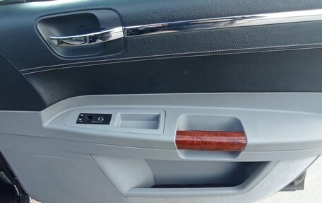 Chrysler 300C II, 2007 год, 1 200 000 рублей, 13 фотография