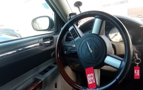 Chrysler 300C II, 2007 год, 1 200 000 рублей, 14 фотография