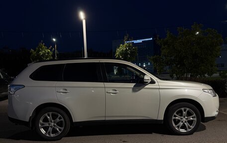 Mitsubishi Outlander III рестайлинг 3, 2013 год, 1 100 000 рублей, 2 фотография