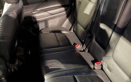 Mitsubishi Outlander III рестайлинг 3, 2013 год, 1 100 000 рублей, 8 фотография