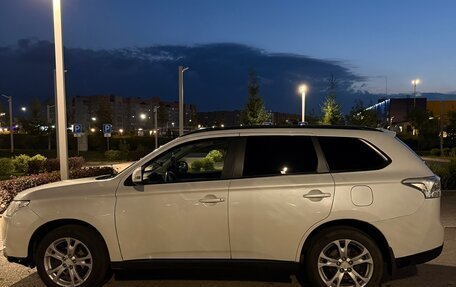 Mitsubishi Outlander III рестайлинг 3, 2013 год, 1 100 000 рублей, 5 фотография