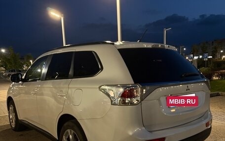 Mitsubishi Outlander III рестайлинг 3, 2013 год, 1 100 000 рублей, 4 фотография
