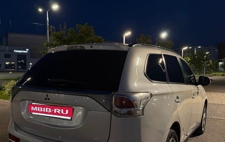 Mitsubishi Outlander III рестайлинг 3, 2013 год, 1 100 000 рублей, 3 фотография