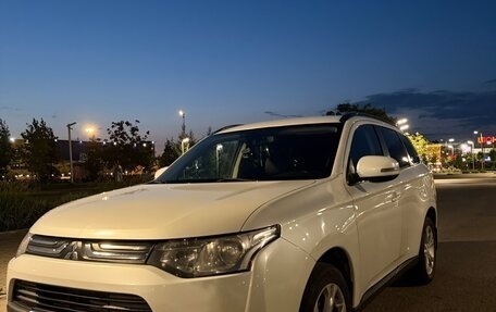 Mitsubishi Outlander III рестайлинг 3, 2013 год, 1 100 000 рублей, 6 фотография