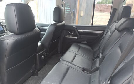 Mitsubishi Pajero IV, 2011 год, 2 099 800 рублей, 4 фотография