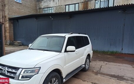 Mitsubishi Pajero IV, 2011 год, 2 099 800 рублей, 3 фотография