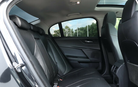 Jaguar XE I рестайлинг, 2018 год, 2 300 000 рублей, 11 фотография