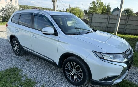 Mitsubishi Outlander III рестайлинг 3, 2018 год, 1 500 000 рублей, 2 фотография