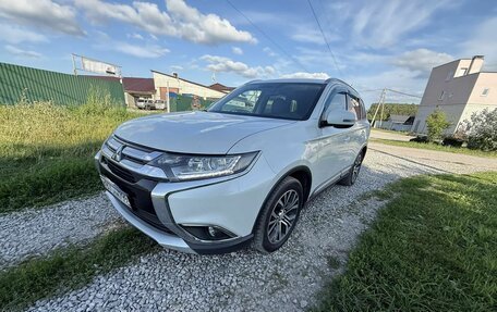 Mitsubishi Outlander III рестайлинг 3, 2018 год, 1 500 000 рублей, 8 фотография