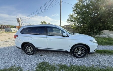 Mitsubishi Outlander III рестайлинг 3, 2018 год, 1 500 000 рублей, 13 фотография