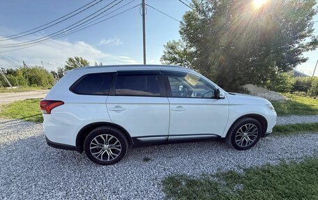 Mitsubishi Outlander III рестайлинг 3, 2018 год, 1 500 000 рублей, 12 фотография