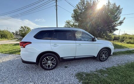 Mitsubishi Outlander III рестайлинг 3, 2018 год, 1 500 000 рублей, 11 фотография