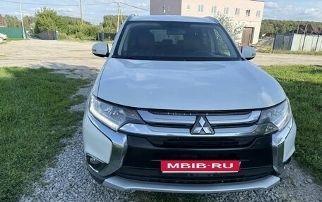 Mitsubishi Outlander III рестайлинг 3, 2018 год, 1 500 000 рублей, 10 фотография
