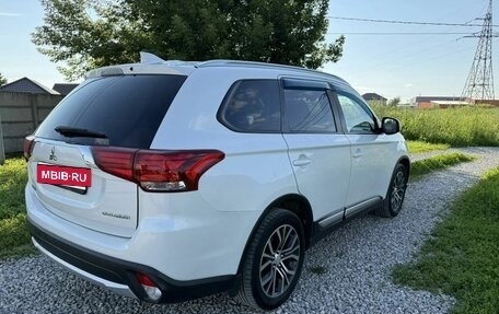 Mitsubishi Outlander III рестайлинг 3, 2018 год, 1 500 000 рублей, 14 фотография