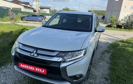 Mitsubishi Outlander III рестайлинг 3, 2018 год, 1 500 000 рублей, 9 фотография