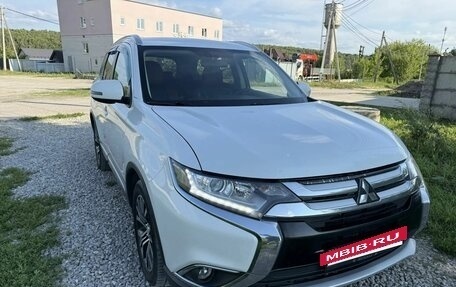 Mitsubishi Outlander III рестайлинг 3, 2018 год, 1 500 000 рублей, 4 фотография
