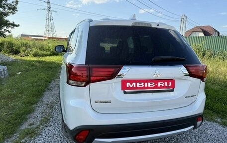 Mitsubishi Outlander III рестайлинг 3, 2018 год, 1 500 000 рублей, 26 фотография