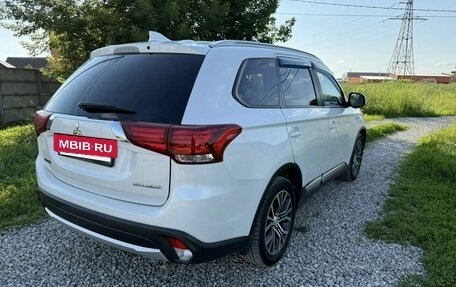 Mitsubishi Outlander III рестайлинг 3, 2018 год, 1 500 000 рублей, 17 фотография