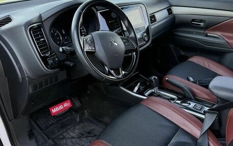 Mitsubishi Outlander III рестайлинг 3, 2018 год, 1 500 000 рублей, 27 фотография