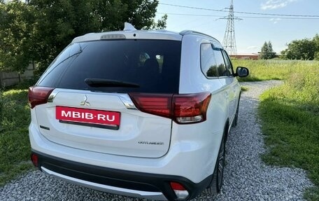 Mitsubishi Outlander III рестайлинг 3, 2018 год, 1 500 000 рублей, 16 фотография
