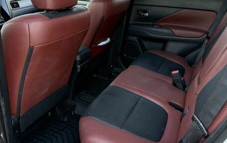 Mitsubishi Outlander III рестайлинг 3, 2018 год, 1 500 000 рублей, 34 фотография