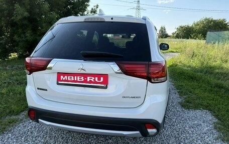 Mitsubishi Outlander III рестайлинг 3, 2018 год, 1 500 000 рублей, 24 фотография