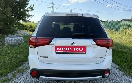 Mitsubishi Outlander III рестайлинг 3, 2018 год, 1 500 000 рублей, 23 фотография