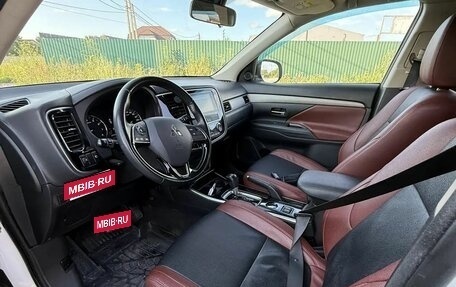 Mitsubishi Outlander III рестайлинг 3, 2018 год, 1 500 000 рублей, 28 фотография