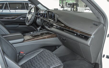 Cadillac Escalade V, 2023 год, 18 990 000 рублей, 8 фотография