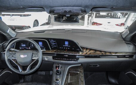 Cadillac Escalade V, 2023 год, 18 990 000 рублей, 13 фотография