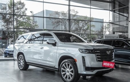 Cadillac Escalade V, 2023 год, 18 990 000 рублей, 4 фотография