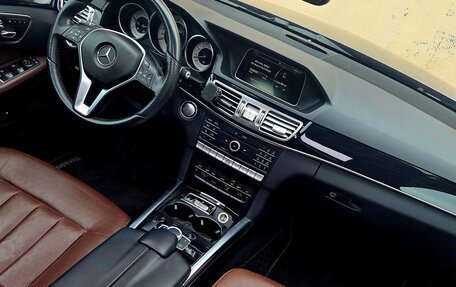 Mercedes-Benz E-Класс, 2015 год, 3 200 000 рублей, 24 фотография