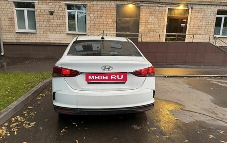 Hyundai Solaris II рестайлинг, 2020 год, 900 000 рублей, 2 фотография