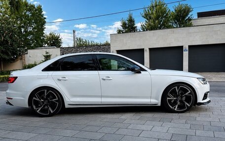 Audi A4, 2018 год, 2 950 000 рублей, 4 фотография