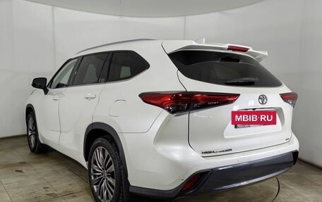 Toyota Highlander, 2020 год, 4 500 000 рублей, 5 фотография