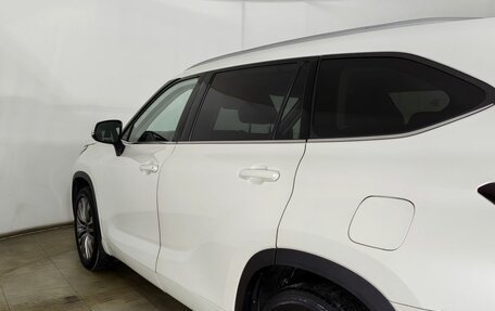 Toyota Highlander, 2020 год, 4 500 000 рублей, 24 фотография
