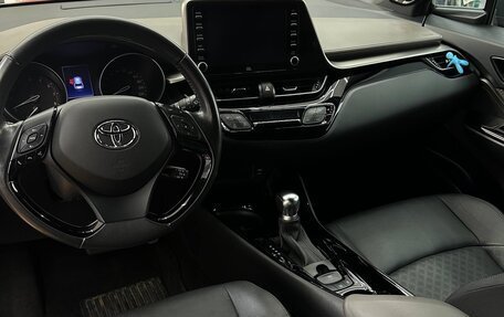Toyota C-HR I рестайлинг, 2019 год, 2 350 000 рублей, 6 фотография