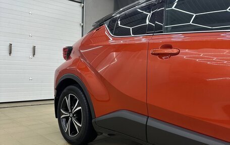 Toyota C-HR I рестайлинг, 2019 год, 2 350 000 рублей, 2 фотография