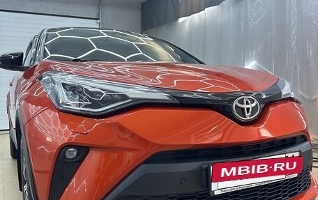 Toyota C-HR I рестайлинг, 2019 год, 2 350 000 рублей, 3 фотография