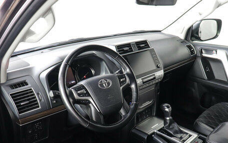 Toyota Land Cruiser Prado 150 рестайлинг 2, 2021 год, 6 900 000 рублей, 10 фотография