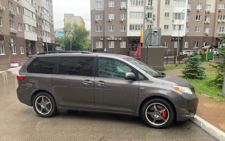Toyota Sienna III, 2016 год, 3 300 000 рублей, 6 фотография
