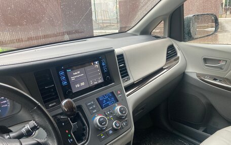 Toyota Sienna III, 2016 год, 3 300 000 рублей, 9 фотография