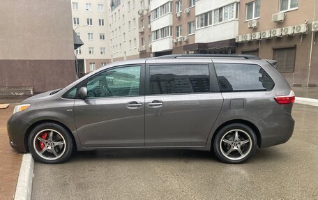 Toyota Sienna III, 2016 год, 3 300 000 рублей, 3 фотография